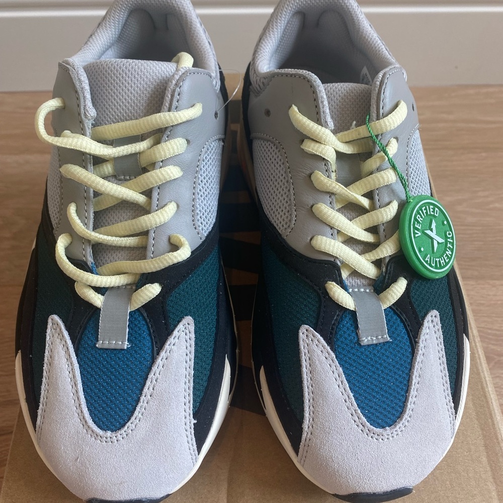 Yeezy boost 700